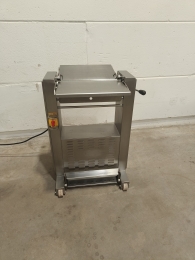 Maja derinding skinning machine 